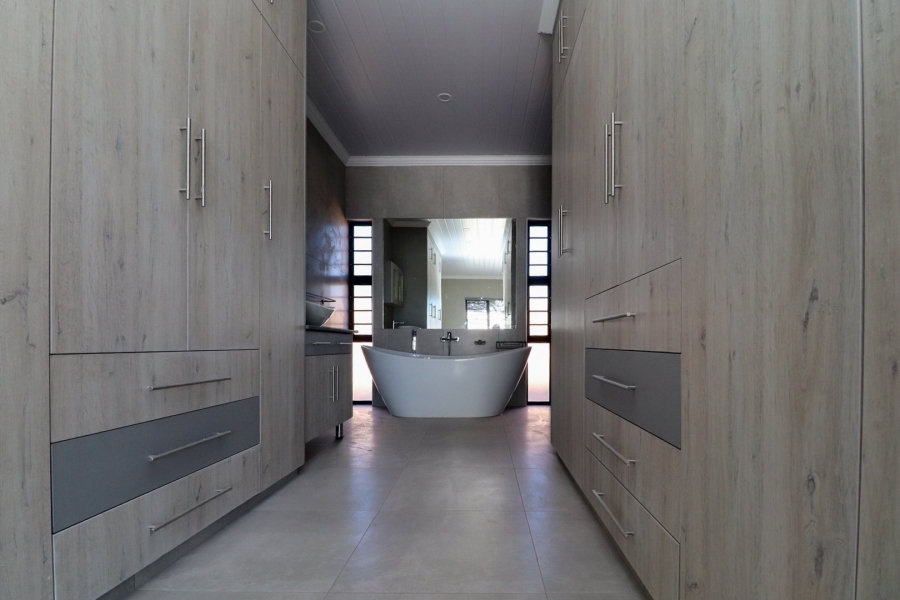 To Let 3 Bedroom Property for Rent in Flamwood North West